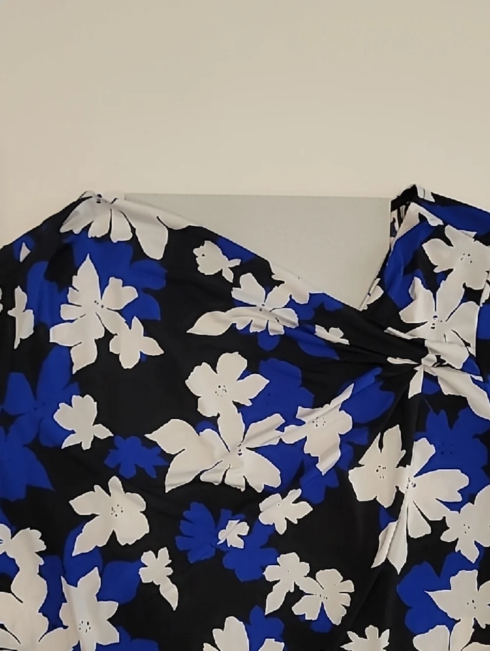Liz Claiborne Blue Black White Floral Asymmetric Neckline Blouse Large - Picture 5 of 13